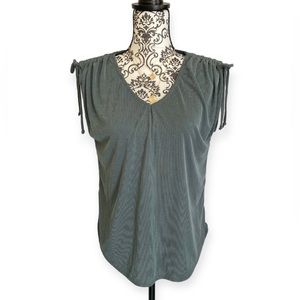 Green Envelope | Women’s V-Neck Sleeveless Ribbed Blouse
